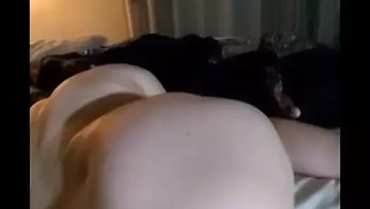 Bu sefer oyuncakla hızlı ve sert bir şekilde istedi.