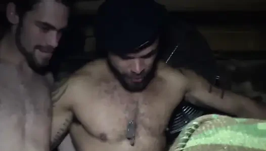 Sert porno harika grup seks partisi ve yumruk sokma seansı