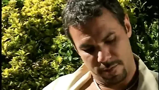 Ateşli azgın hatun amını siktiriyor ve göğüsleri dölleniyor