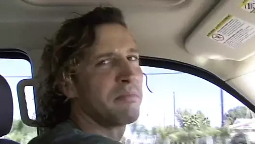 Asyalı kız ucube tarafından yakalandı