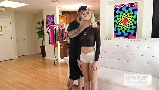 Natalia Queen'in amcığı domaltılarak ve misyoner pozisyonunda sikiliyor!