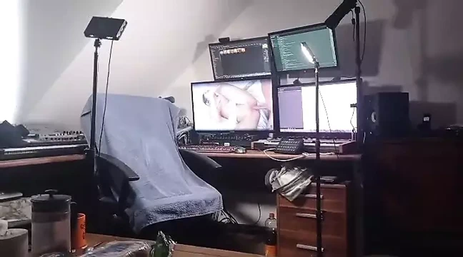 İkinciye boşalıyor