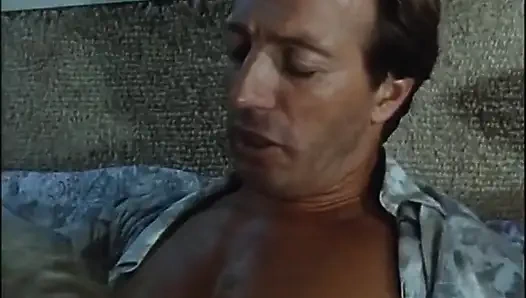 Güzel lezbiyenler kıllı amcık yalıyor