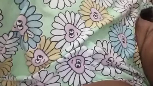 18+ üniversiteli kız büyük göğüsleri ve ıslak Sri Lankalı yerel ile ilk kez musterbate oluyor