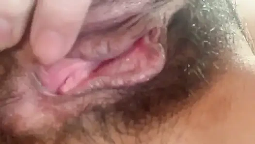 Minik göt deliği kıllı amcık dudaklarını kapat