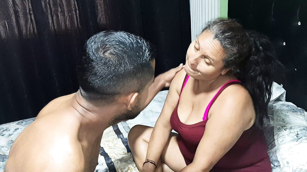 Kayınvalidemle oynuyor, sonunda sikimi emiyor