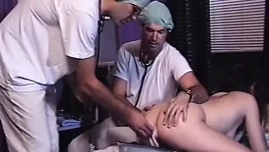 Alman hasta ve iki doktorla anal fetiş seansı