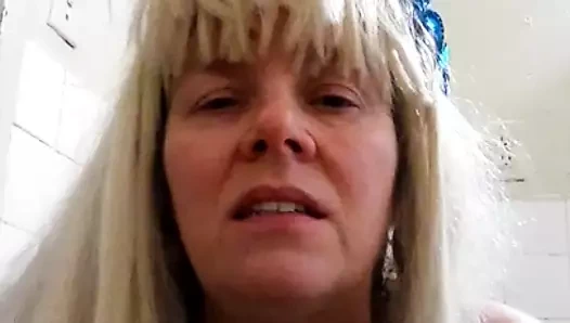 Mavi gözler çıplak sarışın kedi