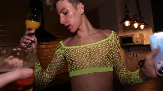 Üvey Babam Partide ağzımdan Ve Deliğimden Sertçe Sikiştirdi