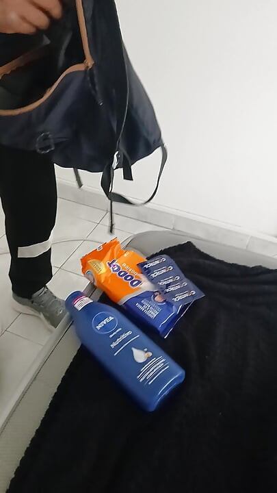 Teslimat yapmaya gittim ve parayı seksle ödedi.