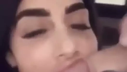 Becerdin bir meme için orgazm