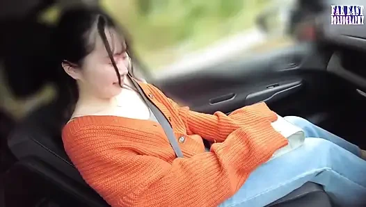 Dolgun vücutlu kaygan ziyafette sırılsıklam f bardakla sırılsıklam yağlı sırılsıklam