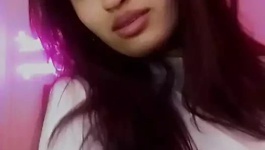 Yüzünü göğüslerimin arasında istiyorum