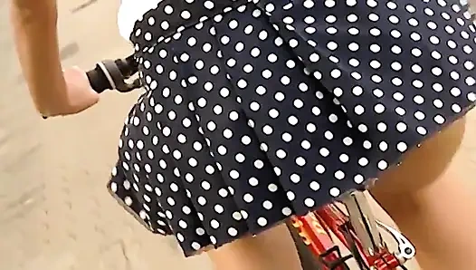 Mükemmel Vücuduma Bak, Senin Için Soyunuyorum