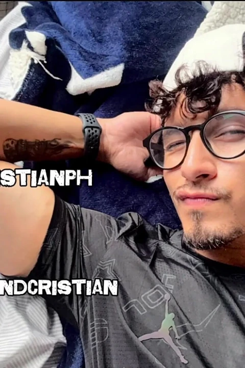 Diz! Üvey babanın yüzüne atmasını ve onunla aynı anda boşalmasını bekleyin