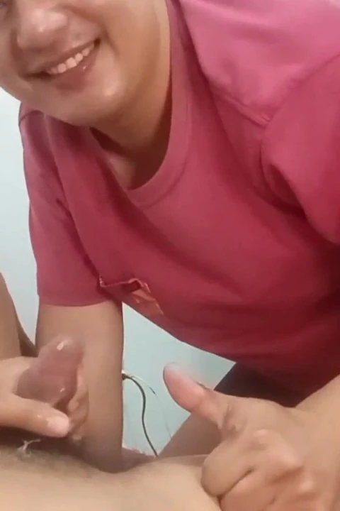 Peynirle karışık bir yarağı gırtlağına kadar almak çok lezzetli