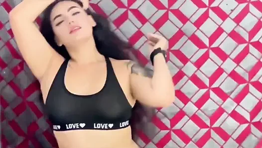 Viral 2026! Teşhirci Dj Kitty zemin ıslanıncaya kadar siyah iç çamaşırlı mastürbasyon yapıyor