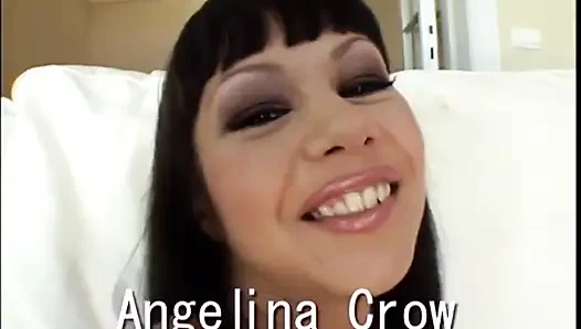 Minyon Angelina Crow ve götünde 2 yarak