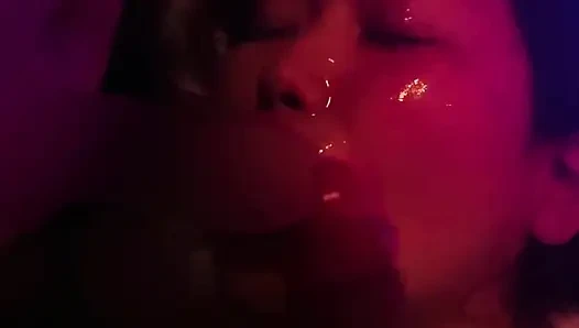 Evli bir kadına mastürbasyon yapıyor