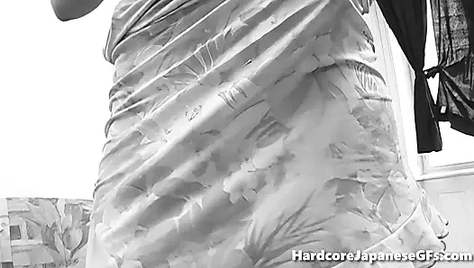 Yarak emen sarışınlar yarağı paylaşıyor