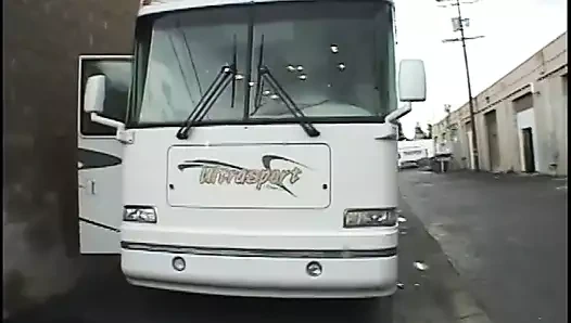 Busty siyah milf gets çete çarptım tarafından üç istekli Çıtçıt