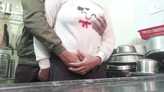 Yengenin erkek arkadaşı Ketichen sikişiyor