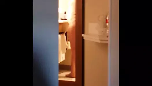 Karısı sabah hazırlanıyor