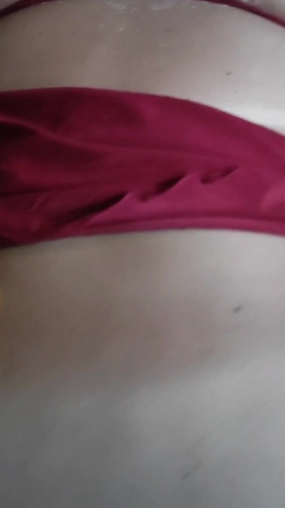 BÜYÜK GÖTLÜ ORTA YAŞLı SEKSI KADıN