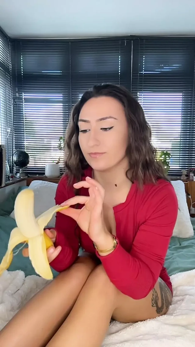 Büyük götlü striptizli üniversiteli genç kız