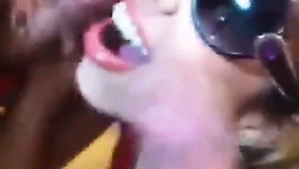 Brezilyalı sarışın kız