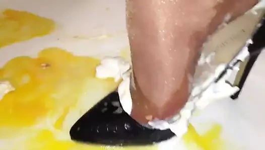 Onun parti topuklu vs krem ​​şanti