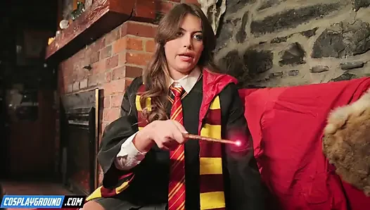 Hermione olarak Selina Bentz ve Audrey Reid inleyen myrtle şanslı bir sihirbazın sert yarağını çeviriyor - harry potter porno parodi