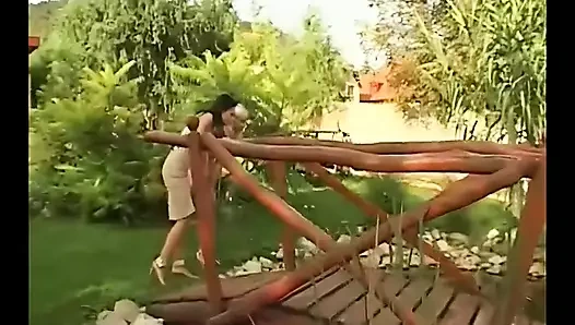 Nikky sarışın dildoyla lezbiyen seksi seviyor