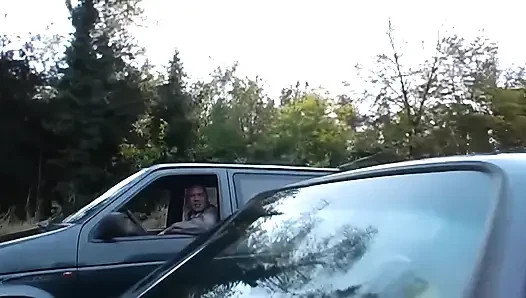 Azgın Sürtükler Arabada Yarak Emiyor - Vahşi Grup Seks Partisi