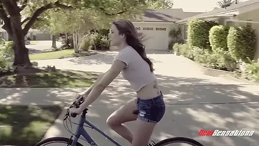 Ally için evin içine veriyor