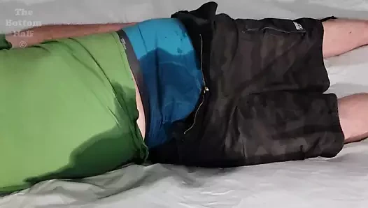 Çaresiz ve tembel olduğum için yatağıma ve kıyafetlerime işedim.