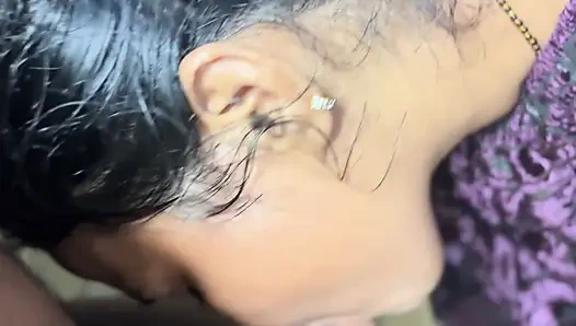 Padosan ile tüm gece durmadan ateşli banyoda sikişiyor