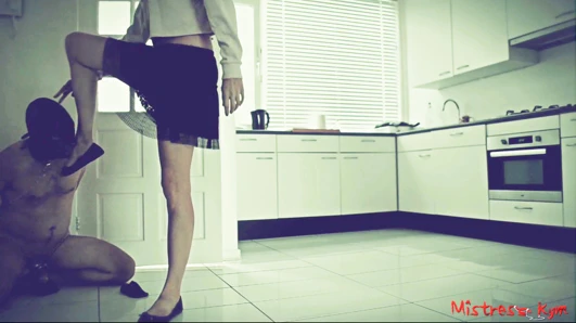 metresi kym dışarı çıkarken metresi aldatmak evde kalır