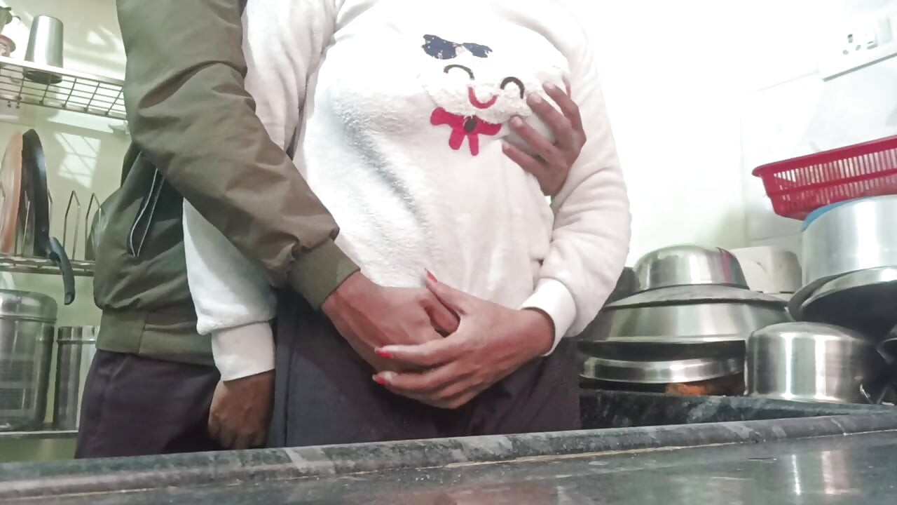 Yengenin erkek arkadaşı Ketichen sikişiyor