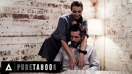 Saf tabu sekreter bella rolland çaresizce patronunun sahibesi olmak için ''iyi'' bir neden istiyor