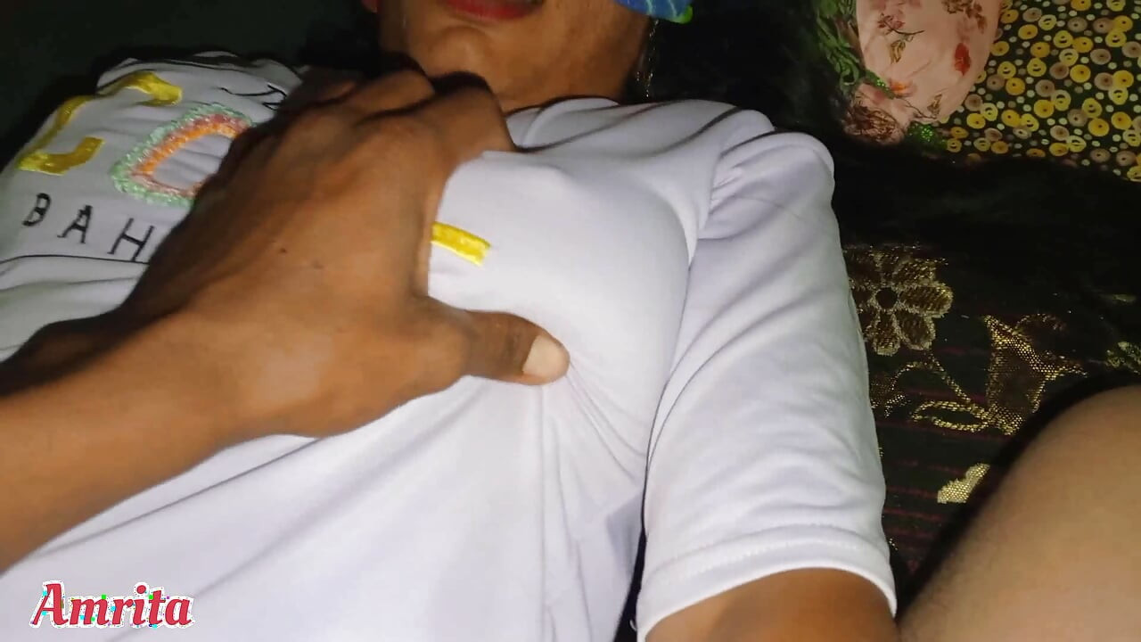 bhabhi ko raat me jor se choda in house Hindi audio. step sister ki chudai.