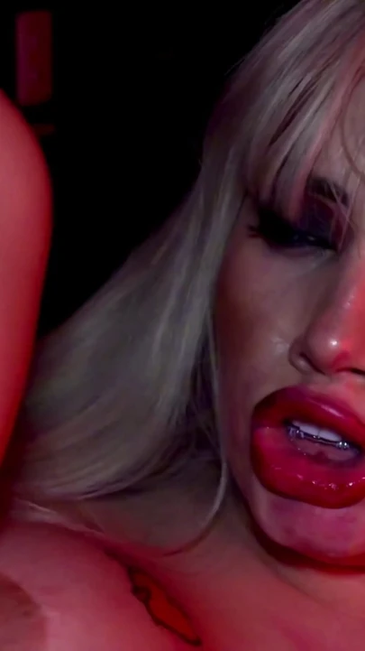 Tiffany, Chucky'nin sikini Halloween Özel - Sara Blonde | Clip 3