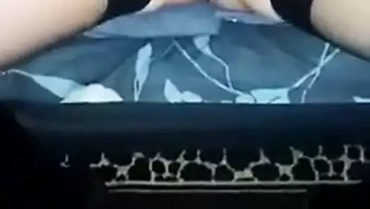 Lei e' molto eccitata e si masturba xxx