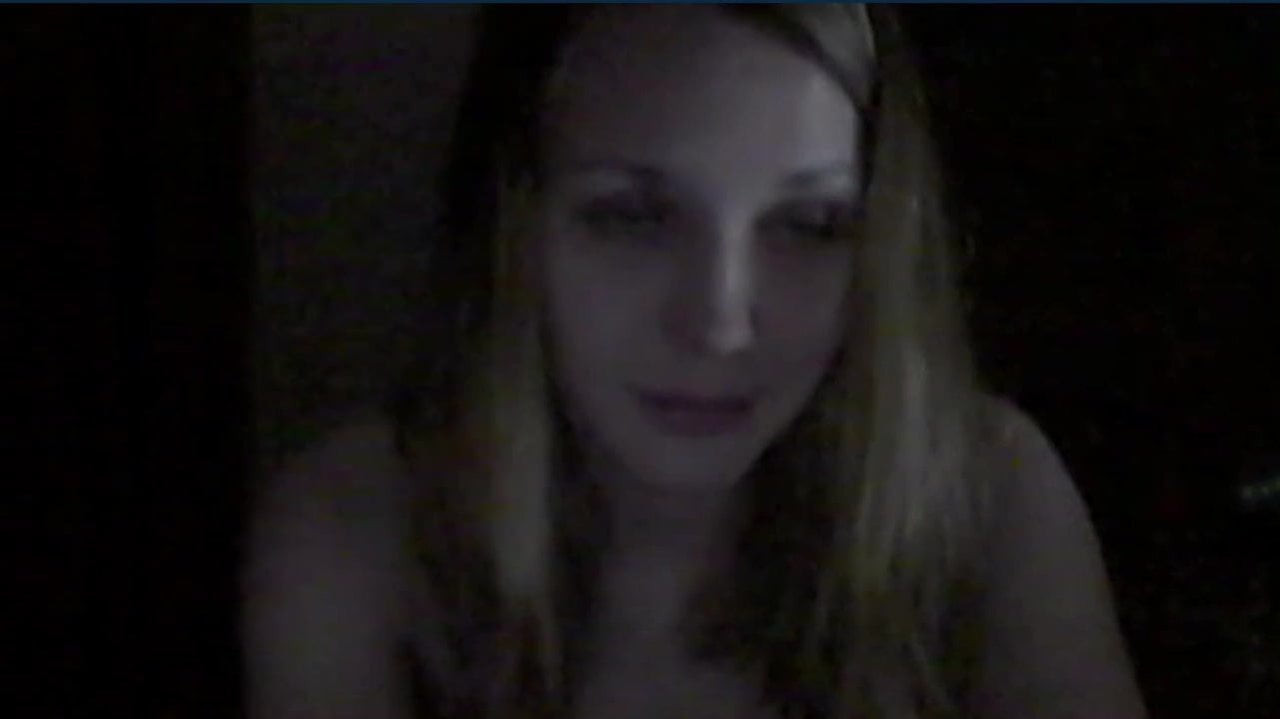 skype arkadaşım benim için webcam şovu yapıyor