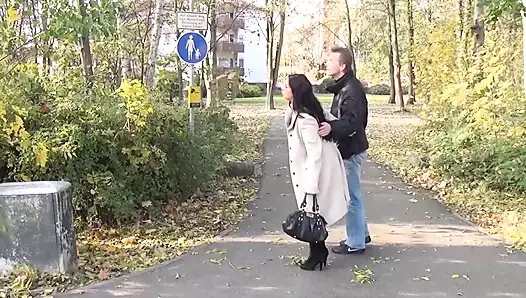 Bahçede sikişmek için buluşuyor