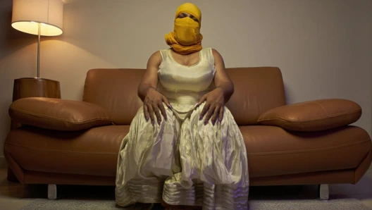 Saten ipek sharara cross dresser büyük memeler ve büyük göt