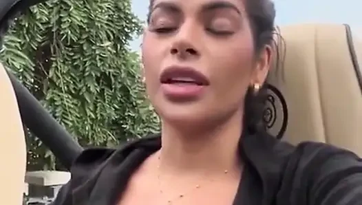 Büyük memeli ateşli bir latin sheila ortega'yı sikiyorum ve yüzüne boşalıyor