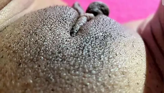 Hintli kadın amcığını sert pompalatıyor