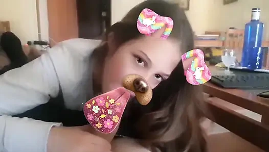 Latin kadın snap filtre ile büyük yarak emiyor