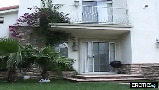 Vahşi arzular günahkar sıcağında taşıyor